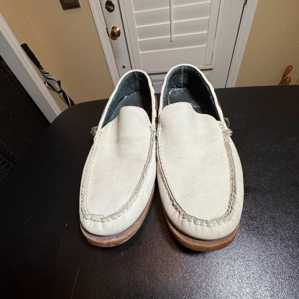 Kenneth Cole Reaction size 8.5 white leather loafers